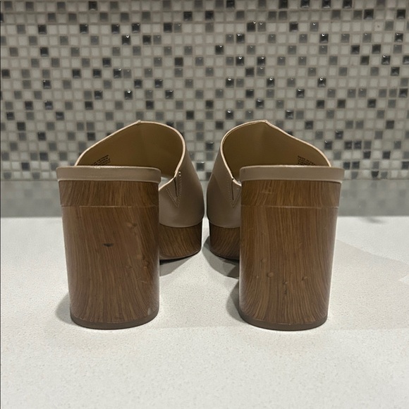Michael Kors Tan Women's Mules- Size 8.5 - Picture 3 of 7